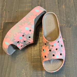 CROCS Pink and Gray floral platform Comfort platform Clogs size 10 w